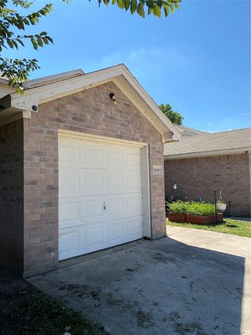 1248 Village Garden Drive, Azle, TX 76020