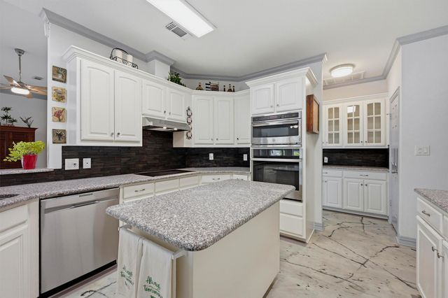 3111 Briarcliff Circle, Gainesville, TX 76240
