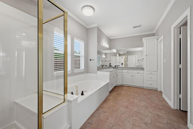 3111 Briarcliff Circle, Gainesville, TX 76240