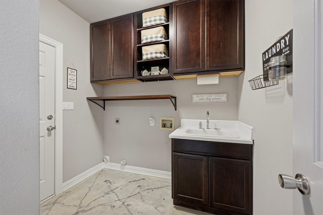 3111 Briarcliff Circle, Gainesville, TX 76240