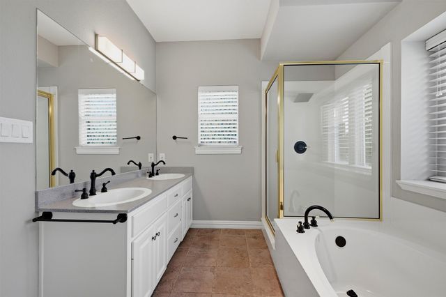 3111 Briarcliff Circle, Gainesville, TX 76240