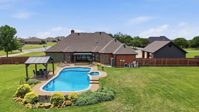 3111 Briarcliff Circle, Gainesville, TX 76240