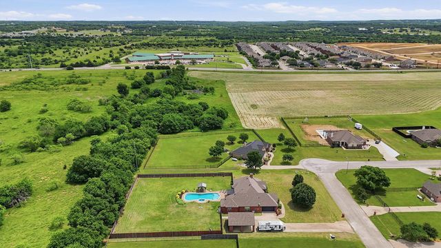 3111 Briarcliff Circle, Gainesville, TX 76240