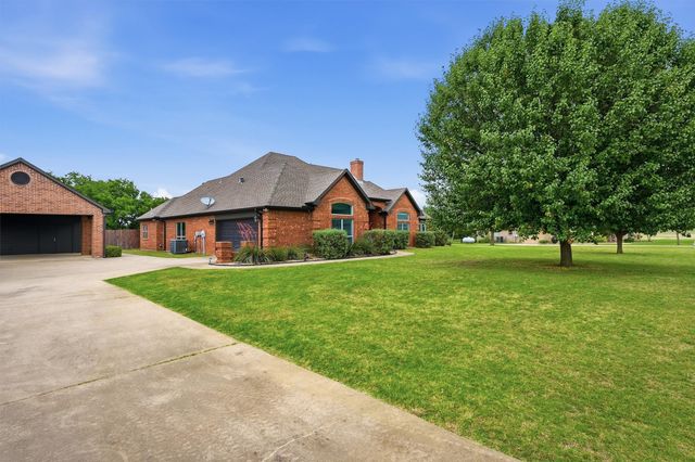 3111 Briarcliff Circle, Gainesville, TX 76240
