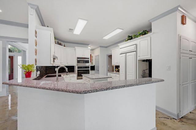 3111 Briarcliff Circle, Gainesville, TX 76240