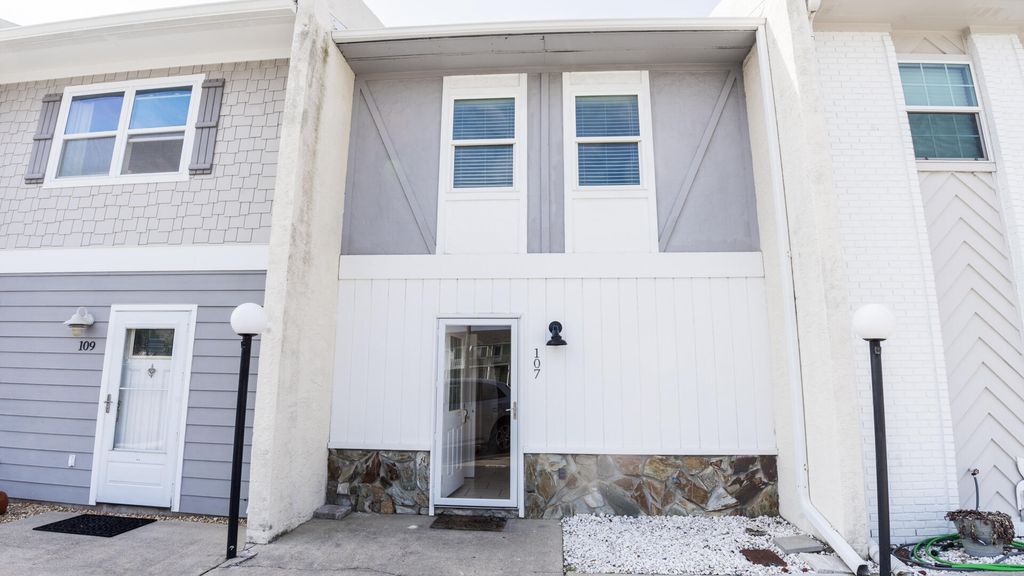 6215 Thomas Drive UNIT 107, Panama City Beach, FL 32408
