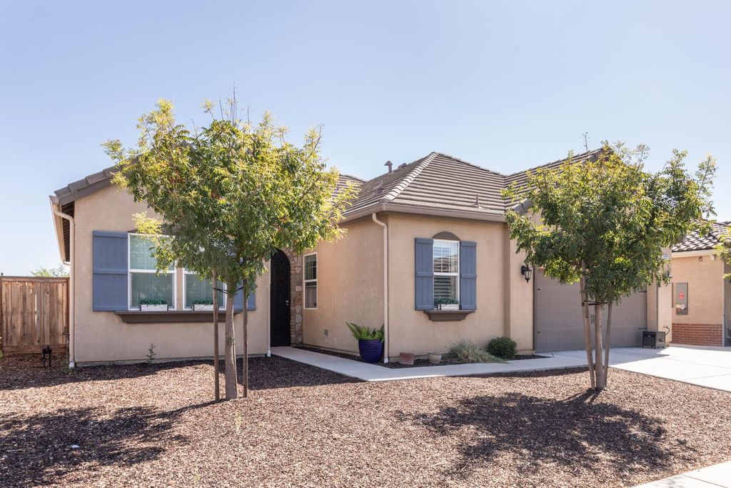 2227 Highland Avenue, Clovis, CA 93619