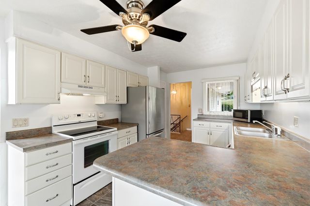 2 Hamill Road, Huntington, WV 25701