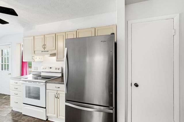 2 Hamill Road, Huntington, WV 25701