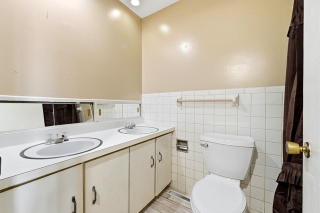 2 Hamill Road, Huntington, WV 25701