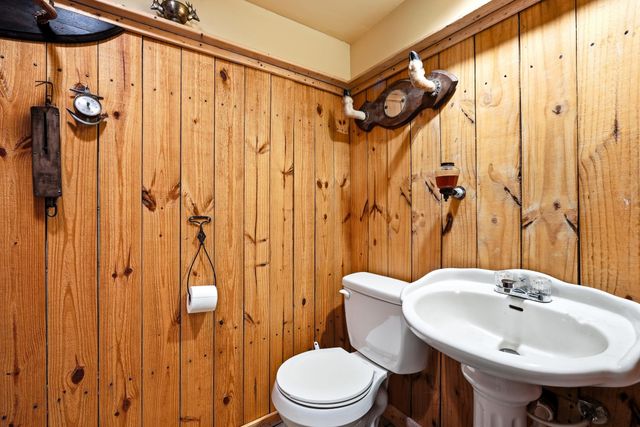 2 Hamill Road, Huntington, WV 25701