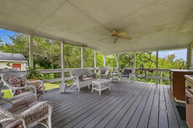 2 Hamill Road, Huntington, WV 25701