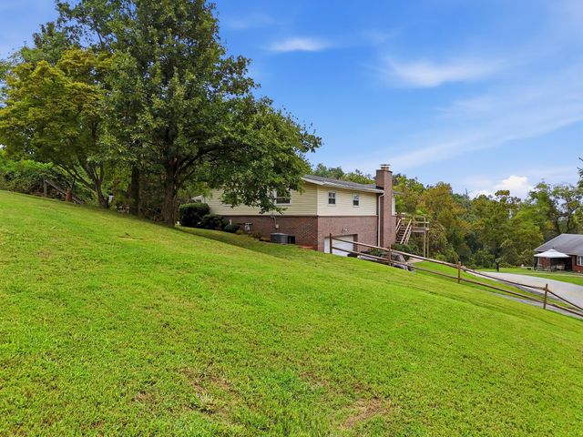 2 Hamill Road, Huntington, WV 25701