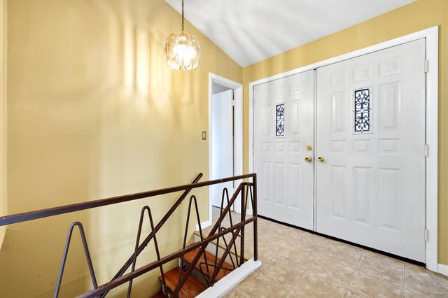 2 Hamill Road, Huntington, WV 25701