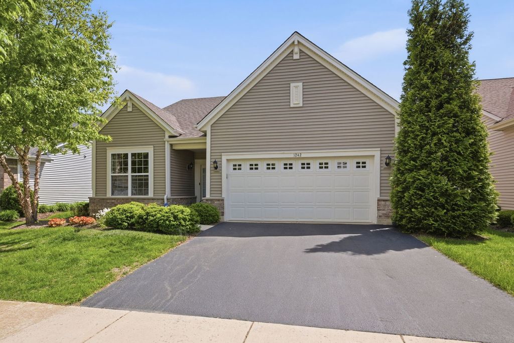 Image 2 of property listing at 1242 Barkston Lane, Aurora, IL 60502