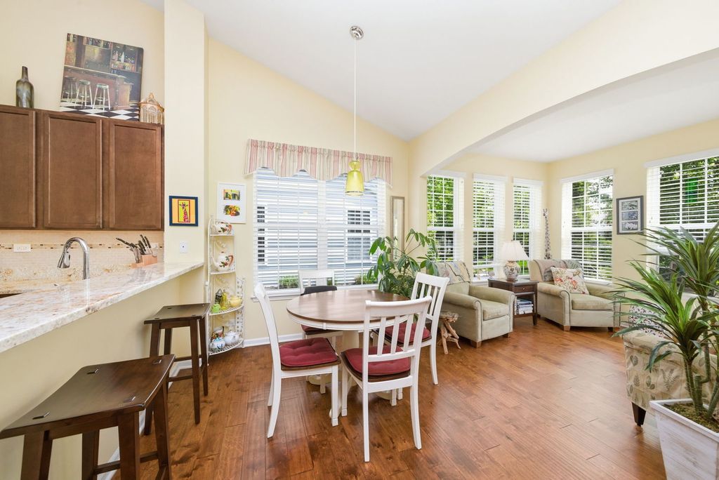 Image 11 of property listing at 1242 Barkston Lane, Aurora, IL 60502