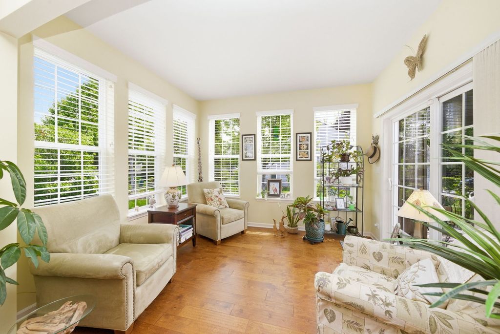 Image 12 of property listing at 1242 Barkston Lane, Aurora, IL 60502