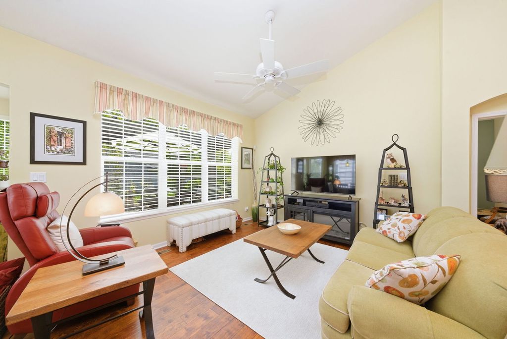 Image 14 of property listing at 1242 Barkston Lane, Aurora, IL 60502