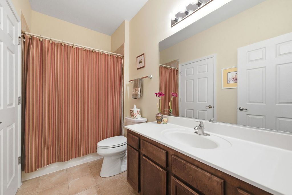 Image 20 of property listing at 1242 Barkston Lane, Aurora, IL 60502
