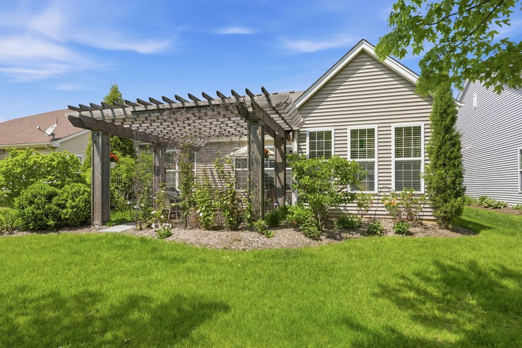 Image 24 of property listing at 1242 Barkston Lane, Aurora, IL 60502