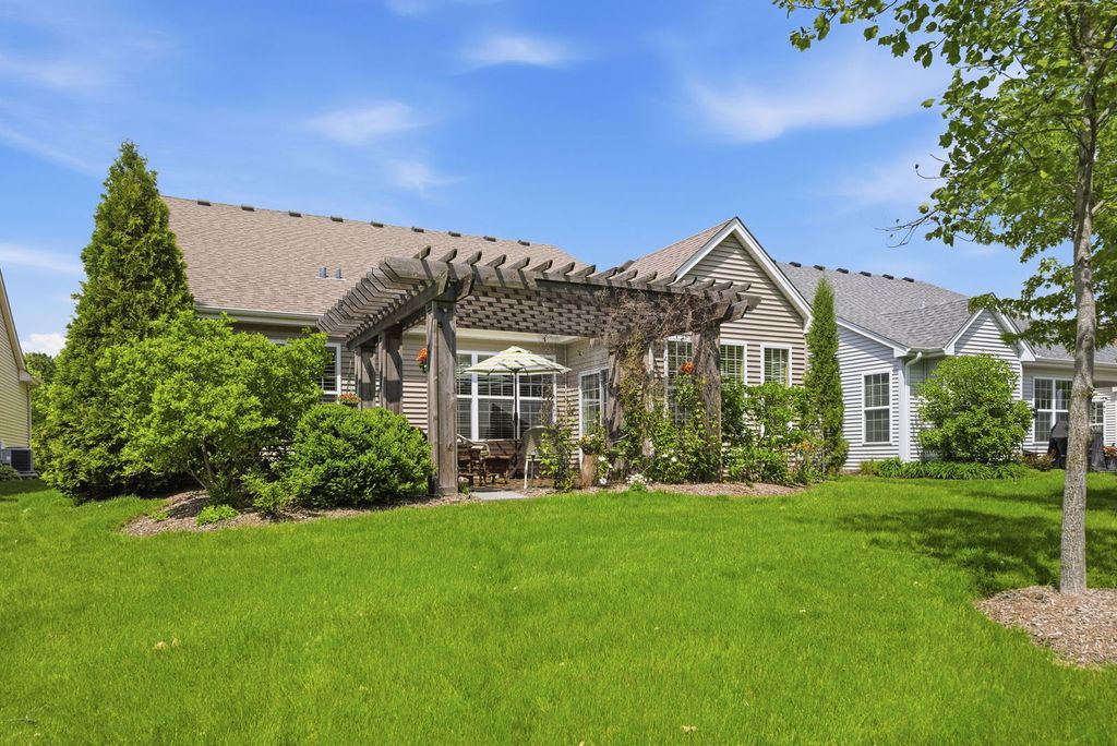 Image 25 of property listing at 1242 Barkston Lane, Aurora, IL 60502