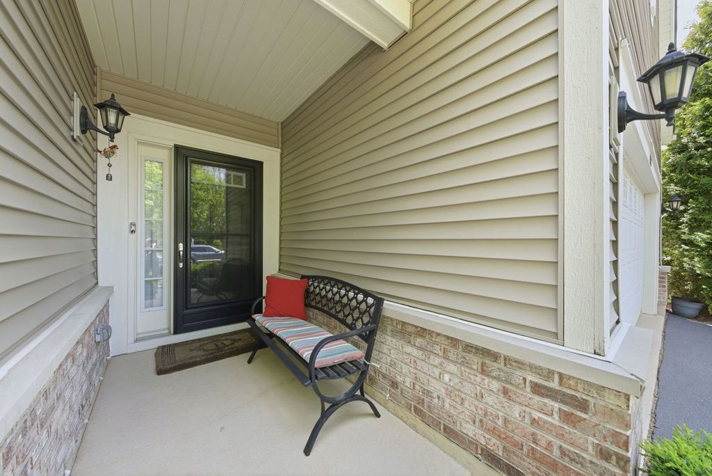 Image 4 of property listing at 1242 Barkston Lane, Aurora, IL 60502