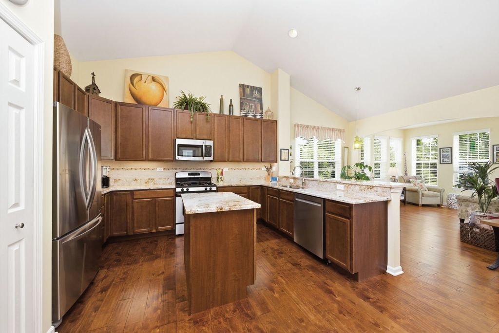 Image 10 of property listing at 1242 Barkston Lane, Aurora, IL 60502