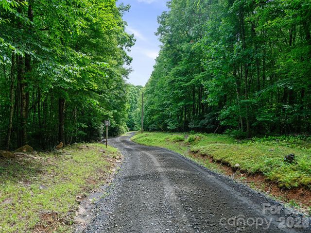 000 Shadow Moss Drive 8B, Burnsville, NC 28714