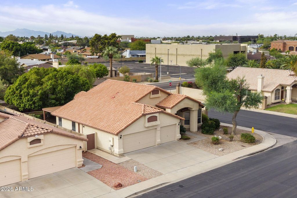 5769 W IRONWOOD Drive, Glendale, AZ 85302 — photo 2