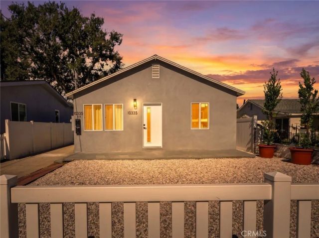 10335 Scoville Avenue, Sunland, CA 91040