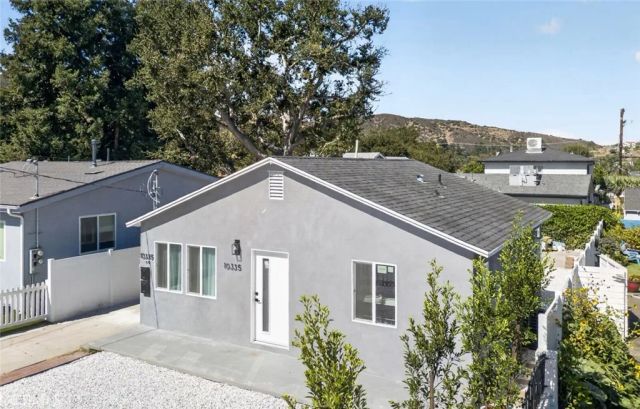 10335 Scoville Avenue, Sunland, CA 91040
