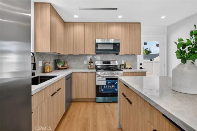 10335 Scoville Avenue, Sunland, CA 91040