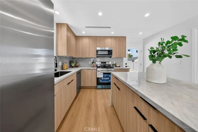 10335 Scoville Avenue, Sunland, CA 91040