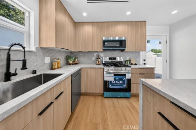 10335 Scoville Avenue, Sunland, CA 91040