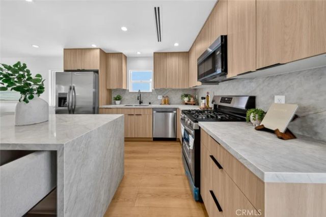 10335 Scoville Avenue, Sunland, CA 91040