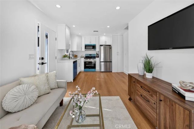 10335 Scoville Avenue, Sunland, CA 91040