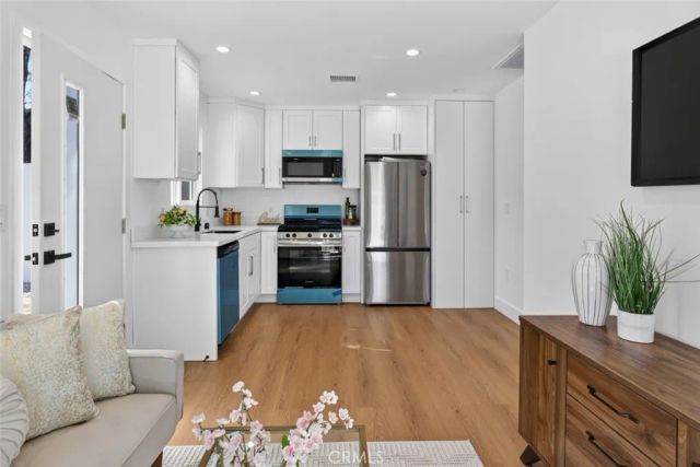 10335 Scoville Avenue, Sunland, CA 91040