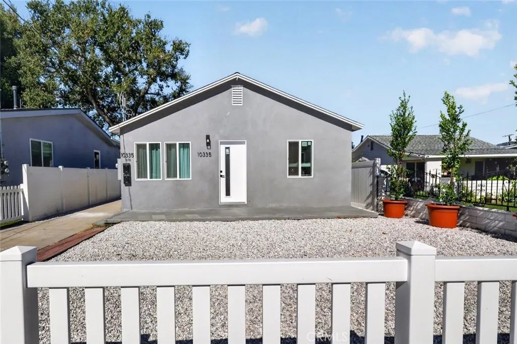 10335 Scoville Avenue, Sunland, CA 91040