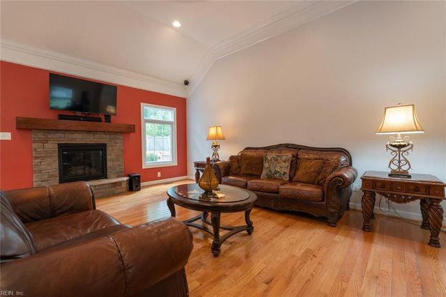 732 Washington DR, Chesapeake, VA 23322