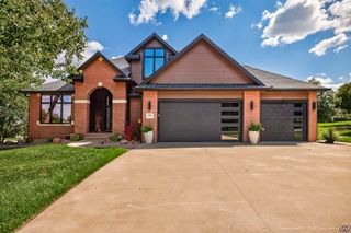 3914 SW Barons LN, Topeka, KS 66610