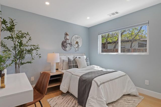 1950 Hackett Avenue, Mountain View, CA 94043