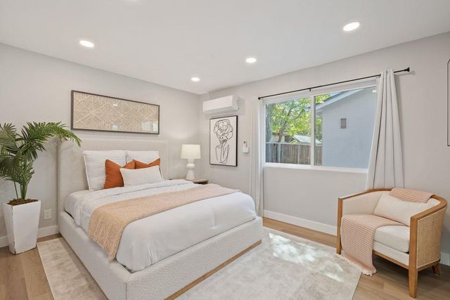 1950 Hackett Avenue, Mountain View, CA 94043