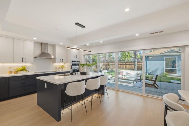 1950 Hackett Avenue, Mountain View, CA 94043