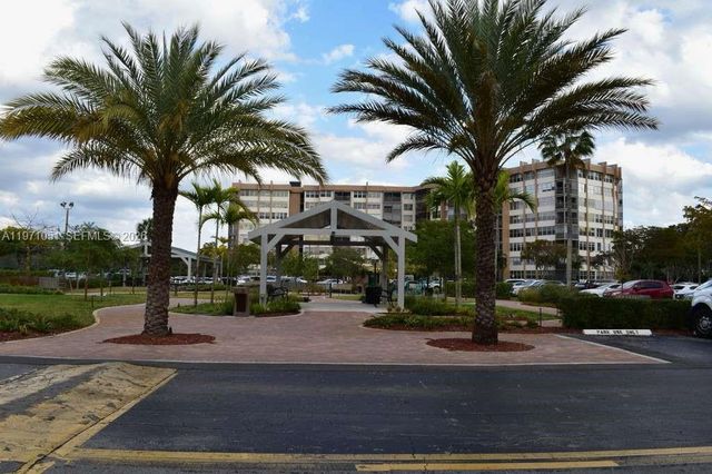 1300 Saint Charles Place 617, Pembroke Pines, FL 33026