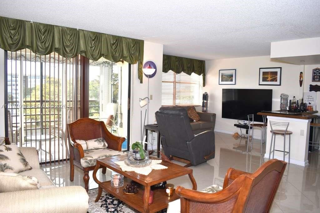 1300 Saint Charles Place 617, Pembroke Pines, FL 33026