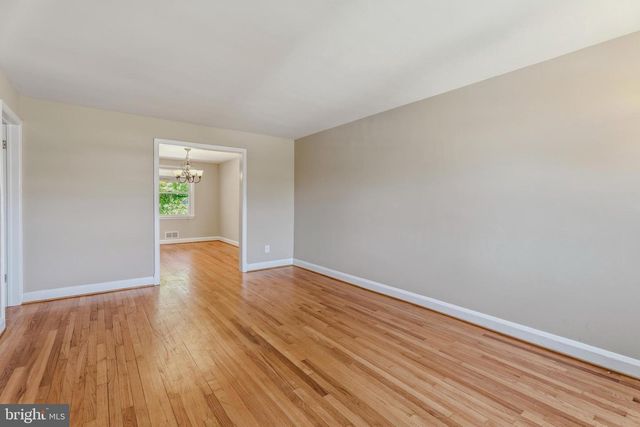 586 LUCIA AVE, Baltimore, MD 21229