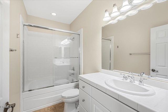 990 Holiday Avenue, Ventura, CA 93003