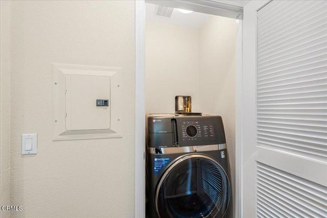 990 Holiday Avenue, Ventura, CA 93003