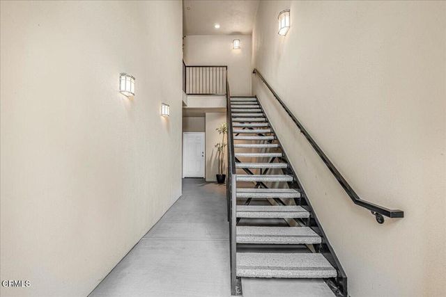 990 Holiday Avenue, Ventura, CA 93003