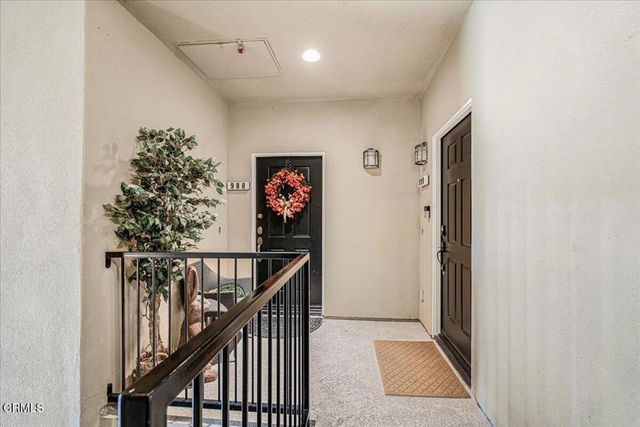 990 Holiday Avenue, Ventura, CA 93003